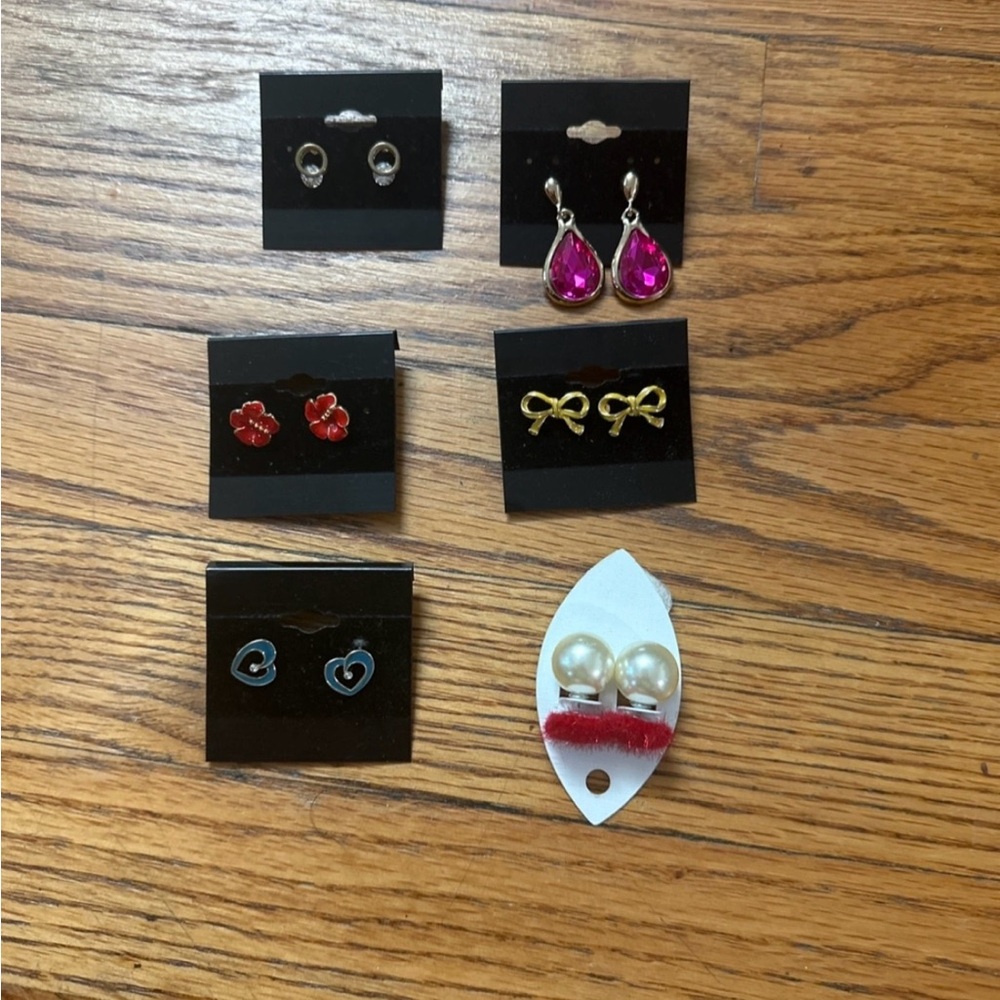 30 Assorted Earrings Set